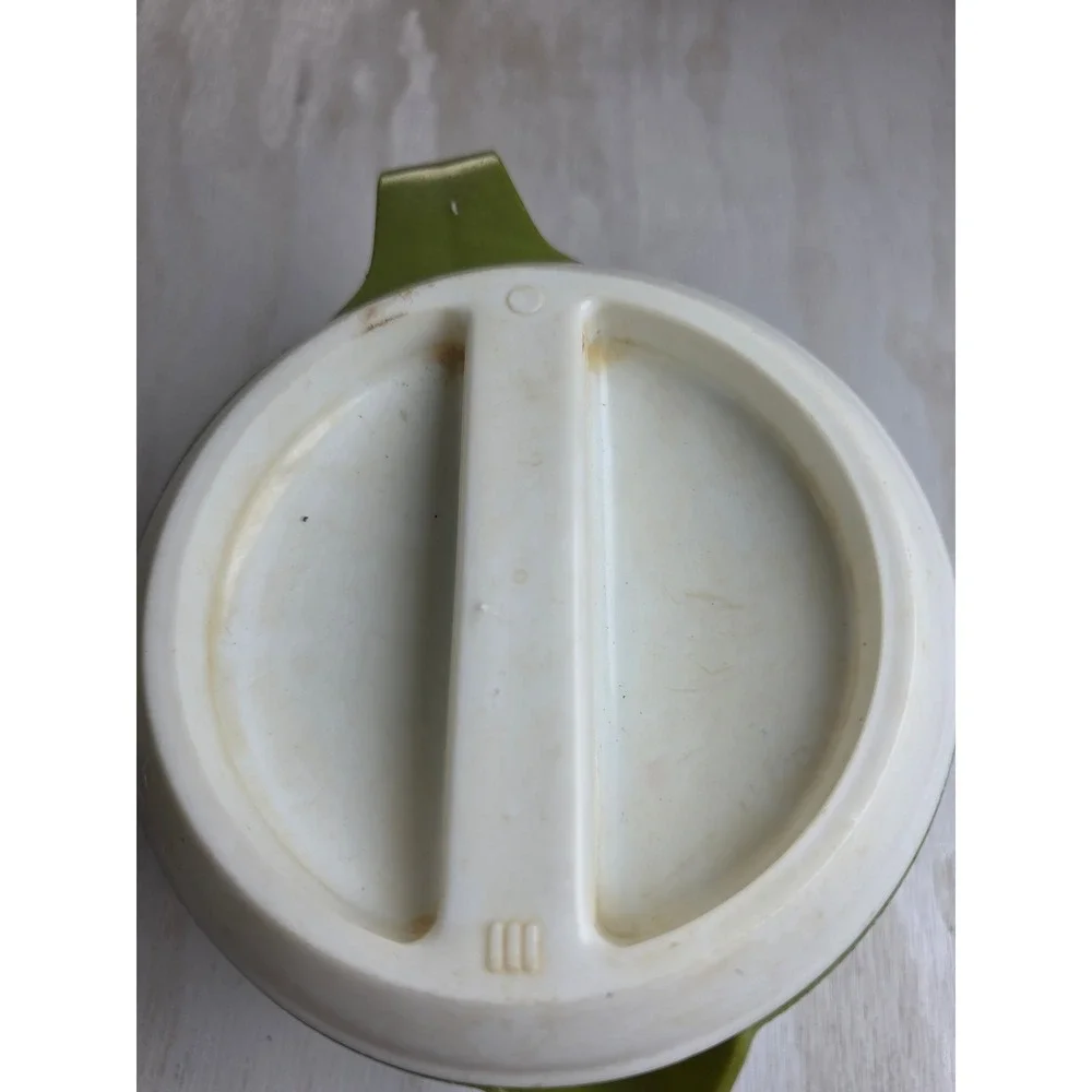 Vintage Rubbermaid Avocado Green Pitcher 1.5 Quart Straining Lid 2745 Retro MCM